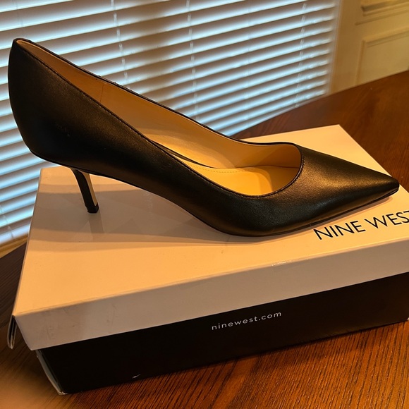 Nine West  Black Arlene Pumps - Picture 3 of 5